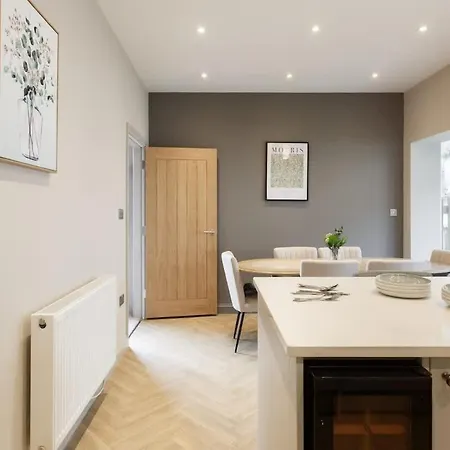 Ridge Court House - 6 Bedrooms - 5 Bathrooms - Sleeps 12 *