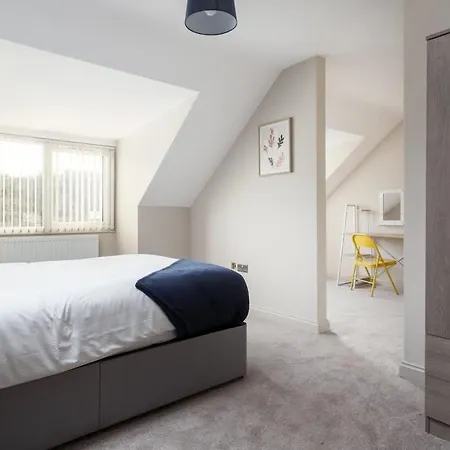 Ridge Court House - 6 Bedrooms - 5 Bathrooms - Sleeps 12 Holiday home Leeds (West Yorkshire)