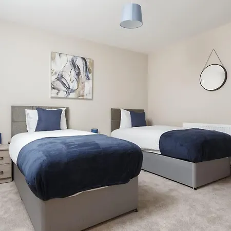 Ridge Court House - 6 Bedrooms - 5 Bathrooms - Sleeps 12 Holiday home Leeds (West Yorkshire)