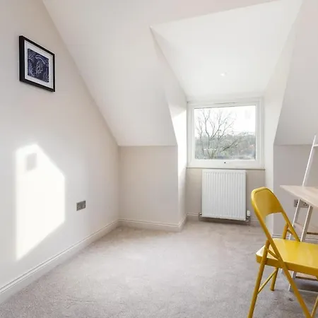Ridge Court House - 6 Bedrooms - 5 Bathrooms - Sleeps 12 Leeds (West Yorkshire)