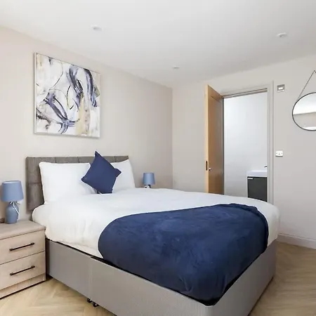 Ridge Court House - 6 Bedrooms - 5 Bathrooms - Sleeps 12 Leeds (West Yorkshire)